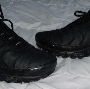 NIKE AIR VAPORMAX SZ.11.5